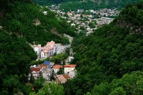 Da Tbilisi: Tour guidato di Vardzia, Castello di Rabati e Borjomi