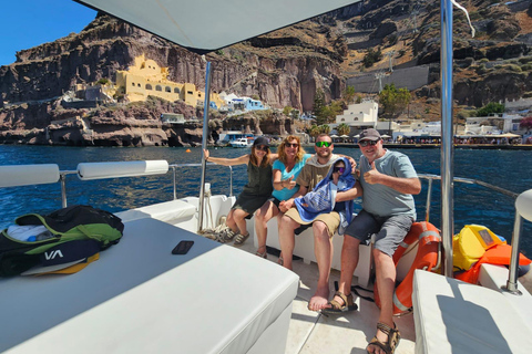 Santorini: Passeio de barco tradicional ao pôr do sol com comida e bebida