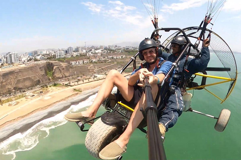Paraglide over Lima's Costa Verde – An Unforgettable Aerial Adventure Paragliding over Lima's Costa Verde – An unforgettable aerial adventure
