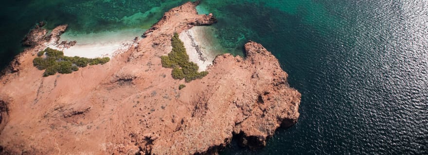 Mascate : tour en bateau privé des îles Daymaniyat avec plongée en apnée