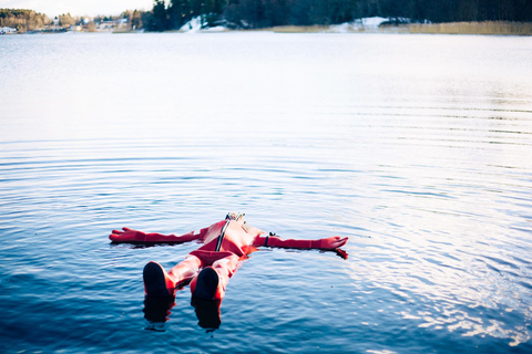 Stockholm: Vandring, utomhusmatlagning och kallvattenflytningPickup from Stockholm - drop-off Vaxholm