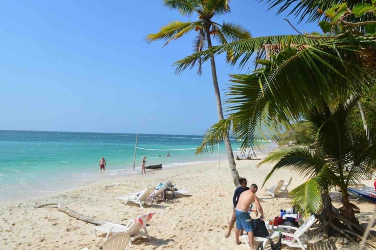 From Panama City: Beach Day Pass in Las Perlas Island Resort From Panama City: Las Perlas Resort Beach Day Pass