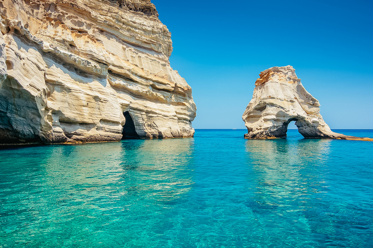 Adamas: escursione in barca a vela a Kleftiko con snorkeling e pranzoAdamas: Escursione giornaliera in barca a vela Kleftiko con snorkeling e pranzo