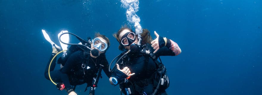 Au départ de Phi Phi : excursion d'une demi-journée pour les plongeurs certifiés (2 plongées)