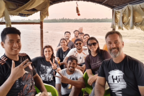 Kochi: Backwaters Day Trip with Lunch and Shikara Cruise