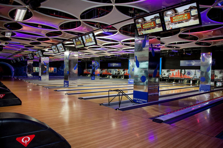 Bratislava: Bowling Experience with Beer and Local Guide