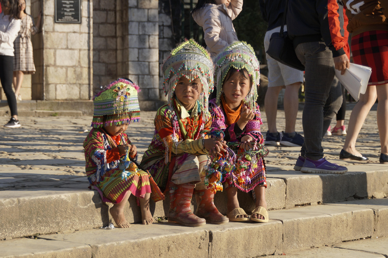 De Hanói: Aventura Premium de 2 dias em Sapa com a DCAR LimousineHotel ou bungalow de 4 estrelas