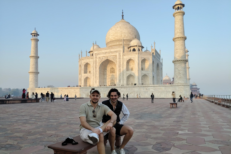 From Delhi: Taj Mahal Day Tour with 5 Star Hotel Lunch From Delhi: Tour with Driver, Guide, Entry Tickets & 5* Meal