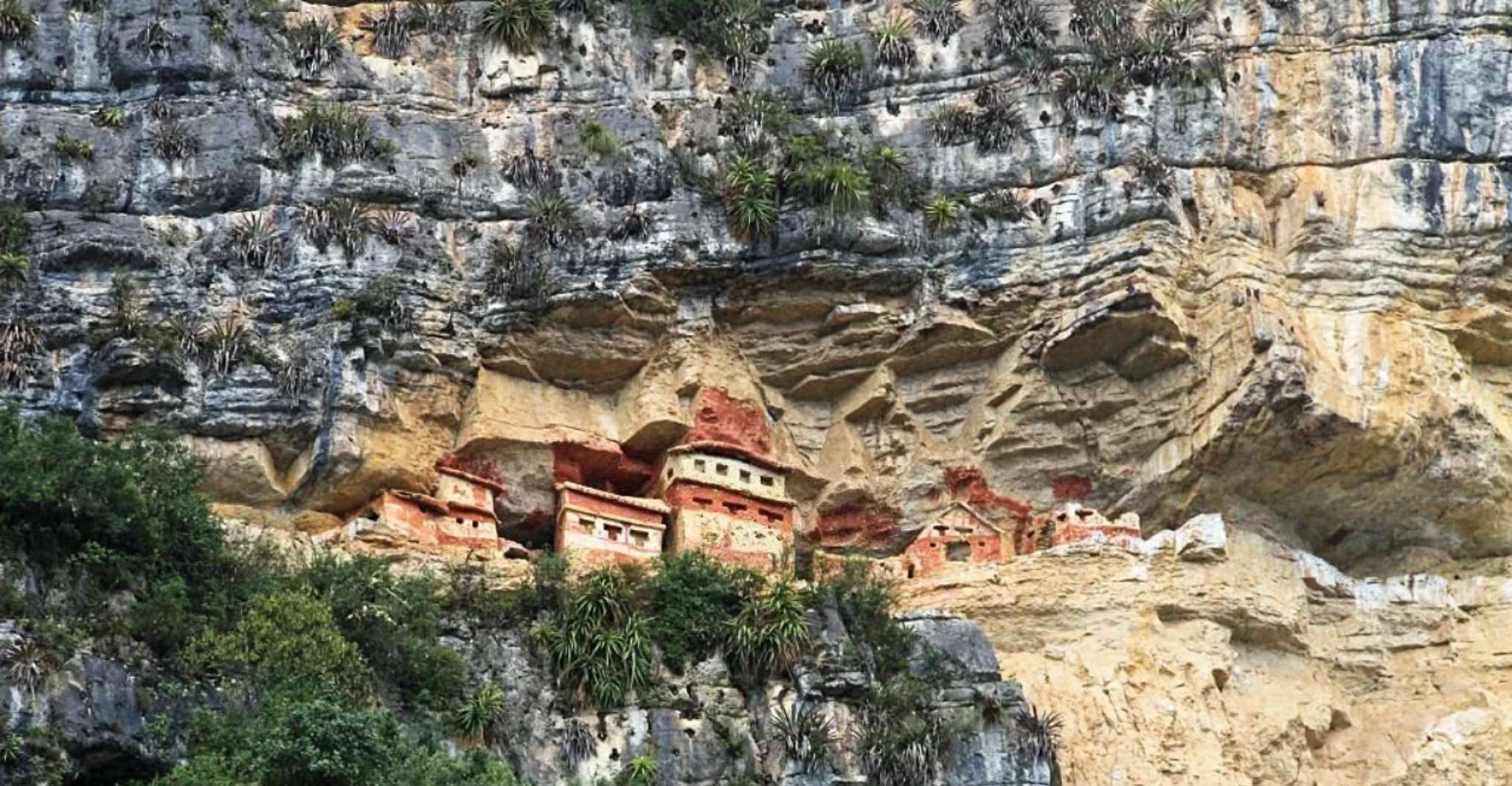 Van Chachapoyas, Mausoleums van Revash - Hizvo