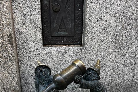 Tour di 1,5 ore in minibus elettrico tra i nani di Wrocław e le sue attrazioni1 ora: Città Vecchia, Università, Mercato, Isola della Cattedrale