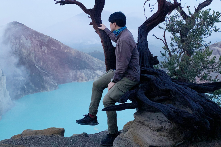 Banyuwangi: Escursione di un giorno al Monte Ijen con visita guidata al fuoco blu di mezzanotte