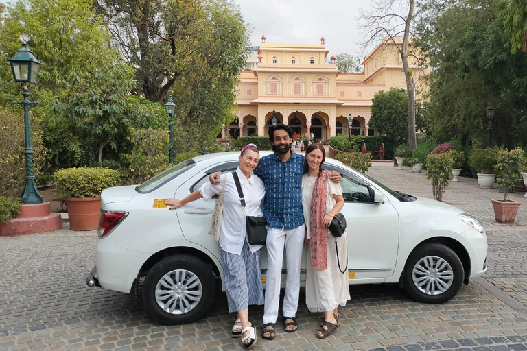 Vanuit Jaisalmer: Privé enkele reis Udaipur transfer in AC auto