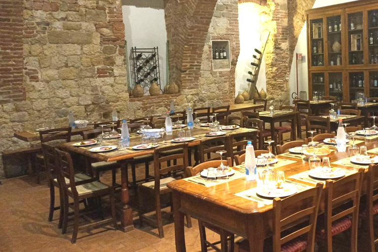 From Rome: Tuscany, Montepulciano Tour with Wine & Lunch English Tour Option