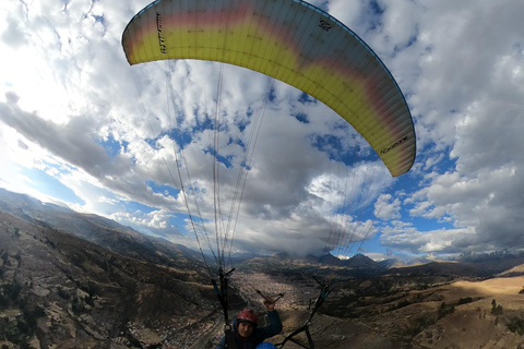Lima: vuelo en parapente sobre la Costa Verde Peru: Tandem Paragliding Flight with Pilot