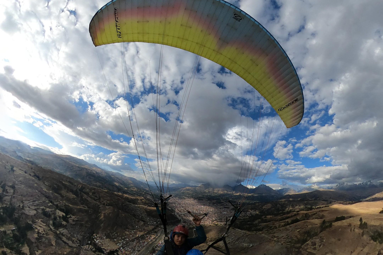 Lima: vuelo en parapente sobre la Costa Verde Peru: Tandem Paragliding Flight with Pilot