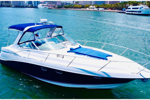 Yacht cruise Biscayne Bay, Miami Beach and Sand bar. 42Ft Yacht cruice Biscayne Bay, Miami Beach and Sand bar