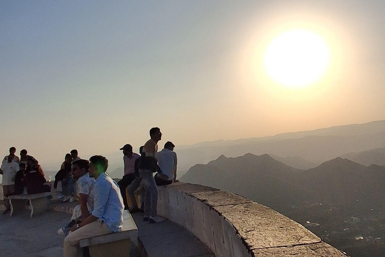 Monsoon Palace visit with Hotel Pickup-dropoff All Inclusive Guided Hiking at Monsoon Palace with Lunch