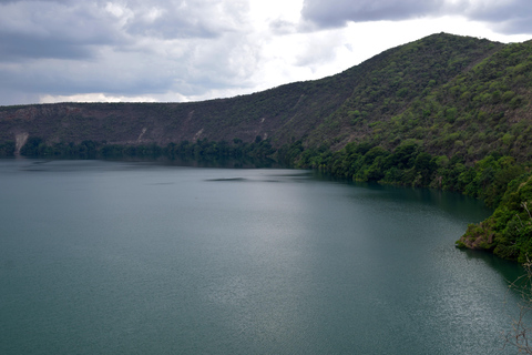 Lake Chala Tour: Wandelen en/of kajakkenMeer van Chala: Wandelen naar de grensrots