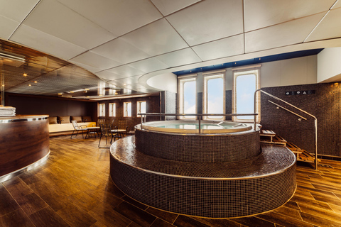 Da Helsinki a Tallinn: viaggia di notte in cabina con vista mare su un traghettoCabina Deluxe per 1-2 ospiti (colazione speciale + minibar)