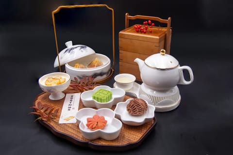 Xiaolongbao Cooking & Shanghai Dim Sum in Art-Deco Hotel