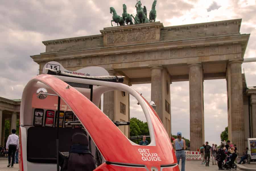 Berlin: Private Sightseeing-Tour in einer E-Rikscha. Foto: GetYourGuide