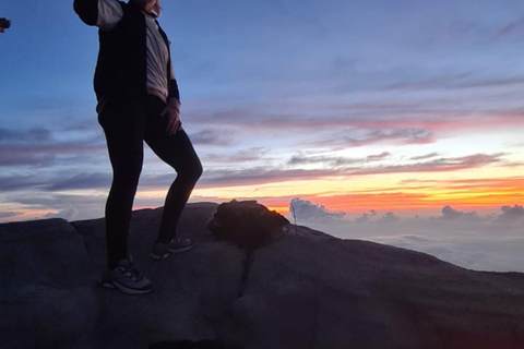 Bali :Beste zonsopgang Mount Agung trekking via BesakihBali : Beste zonsopgang van Mount Agung trekking via Besakih