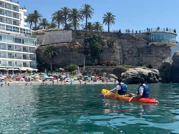 Nerja: percorso libero in kayak - Naviga di fronte al Balcón de Europa