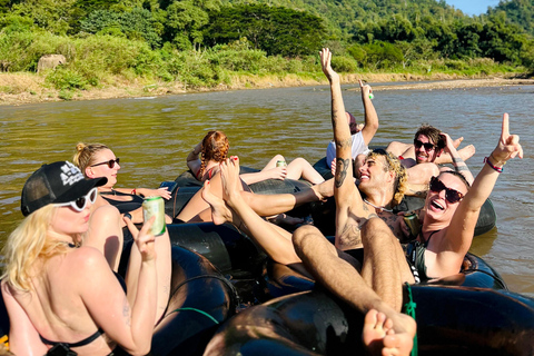 Excursión de un día a Chiangmai: senderismo, cataratas y tubing