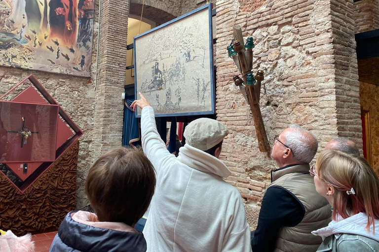 Ab Barcelona: Private Dalí-Tagestour nach Figueres und PúbolPrivate Tour