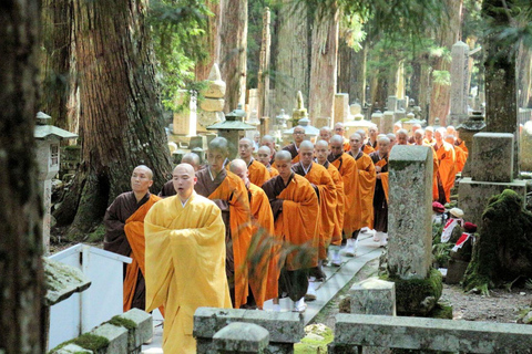 Depuis Osaka : excursion privée d'une journée au mont Koya avec véhiculeVan jusqu'à 7 personnes