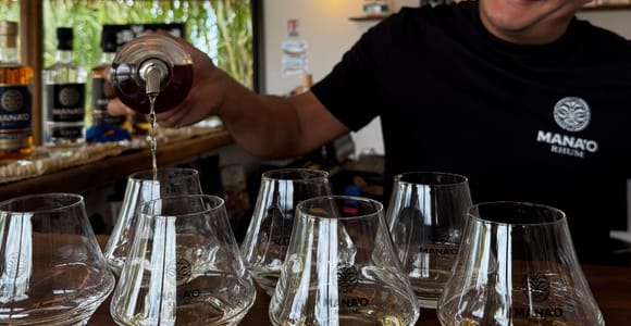 Tahiti: Local aperitif and tasting of the 5 Mana&#39;o rum vintages