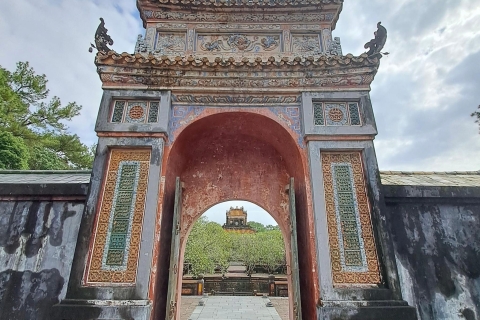 Z Hoi An: Hue Imperial City i Hai Van Pass Tour, grobowceHoi An/DaNang do Hue przez 1 dzień w ramach prywatnej wycieczki