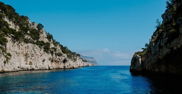 Mediterranes Dolce Vita in Cassis, Bootsfahrt zu den Calanques & Wein