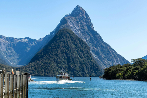 Milford Sound Scenic Tour – Small Group from Queenstown