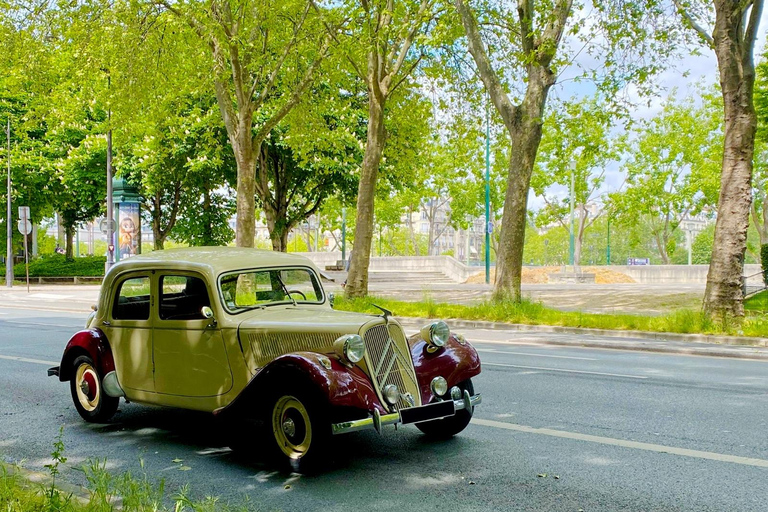 Paris: Guided City Highlights Tour in a Vintage French Car 30-Minute Tour Citroën 2CV