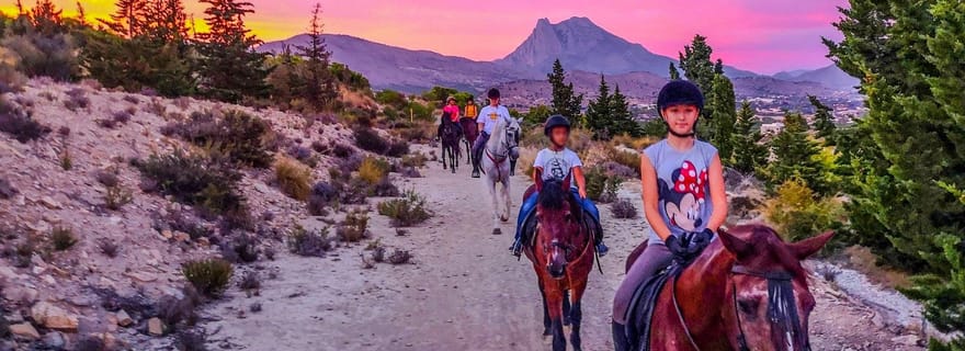 Villajoyosa Randonnée à cheval dans les montagnes avec vue sur la mer