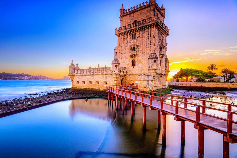 Lisbon: Private full Day Sightseeing tour by tuk-tuk.