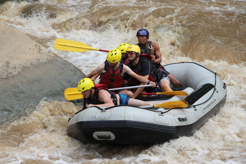 Chiang Mai Raften in de Mae Taeng rivier met Thais buffetChiang Mai Raften in de Mae Taeng-rivier met Thais buffet