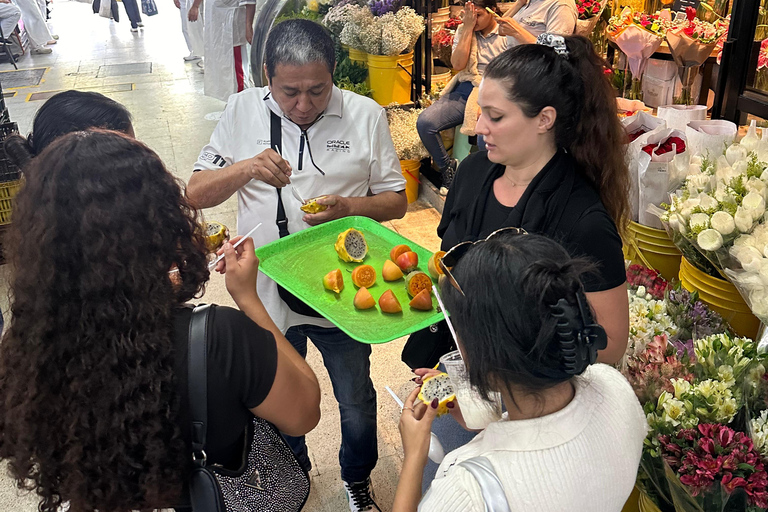 Fruits exotiques : dégustation au marché localTOURNÉE DES FRUITS ANGLAIS