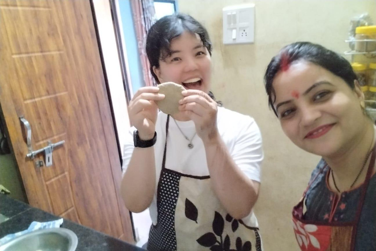 Cours de cuisine à Varanasi avec Indu et ShobhaCours de cuisine à Varanasi avec Indu et Shobha à 11 heures