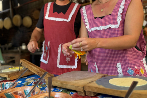 Oaxaca: Traditional Oaxacan Cooking Class with Local Chef