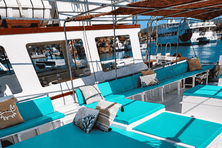 Ibiza: Sea Caves and Snorkeling Cruise with Drinks & Tapas