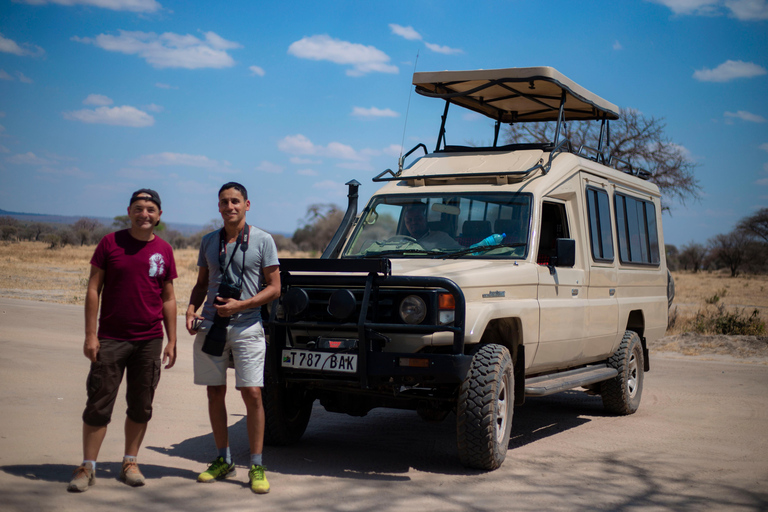 5 giorni di Safari della migrazione nel Grande Serengeti5 giorni di grande safari della migrazione del Serengeti