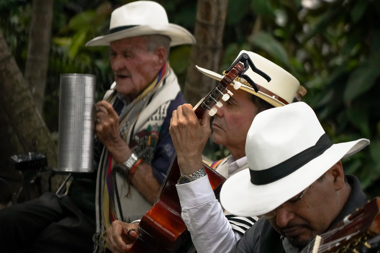 Medellín: Tour privado Pablo Escobar y &quot;Pueblito Paisa&quot;Visita Privado Pablo Escobar y Pueblito Paisa