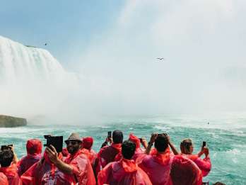 Toronto: Tagestour zu den Niagarafällen mit optionaler Schifffahrt und Mittagessen