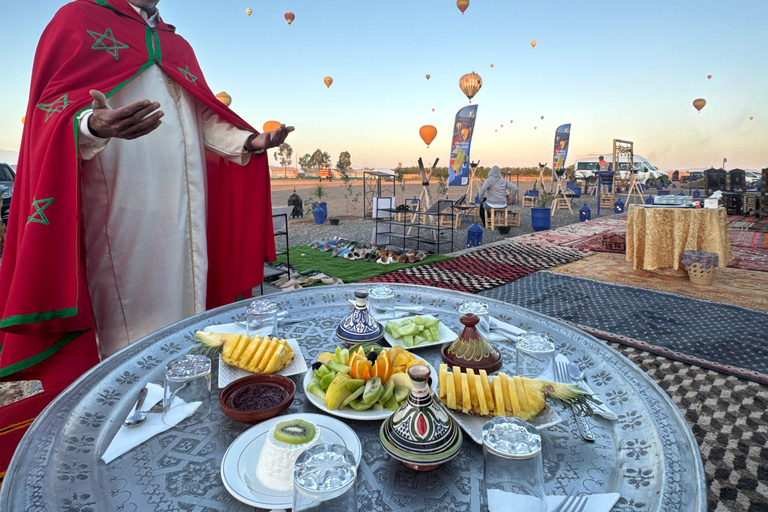 Marrakech: Royal Breakfast with Hot Air Balloons view