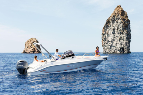 Kotor: excursión en lancha motora con visita a la Cueva Azul y la bahía de BokaKotor: excursión privada en lancha rápida con visita a la Cueva Azul y la bahía de Boka