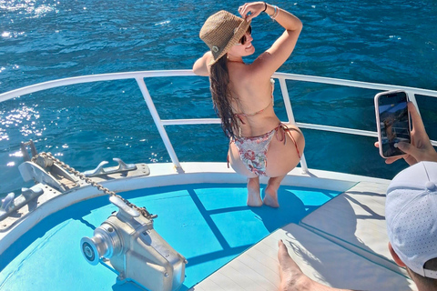 Boat trip from Amalfi: Party boat with music and drinks