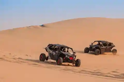 Katar: Sealine Desert Polaris Adventure mit Transfers