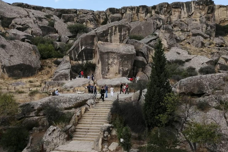 Excursão de meio dia aos vulcões de Gobustan e de lama